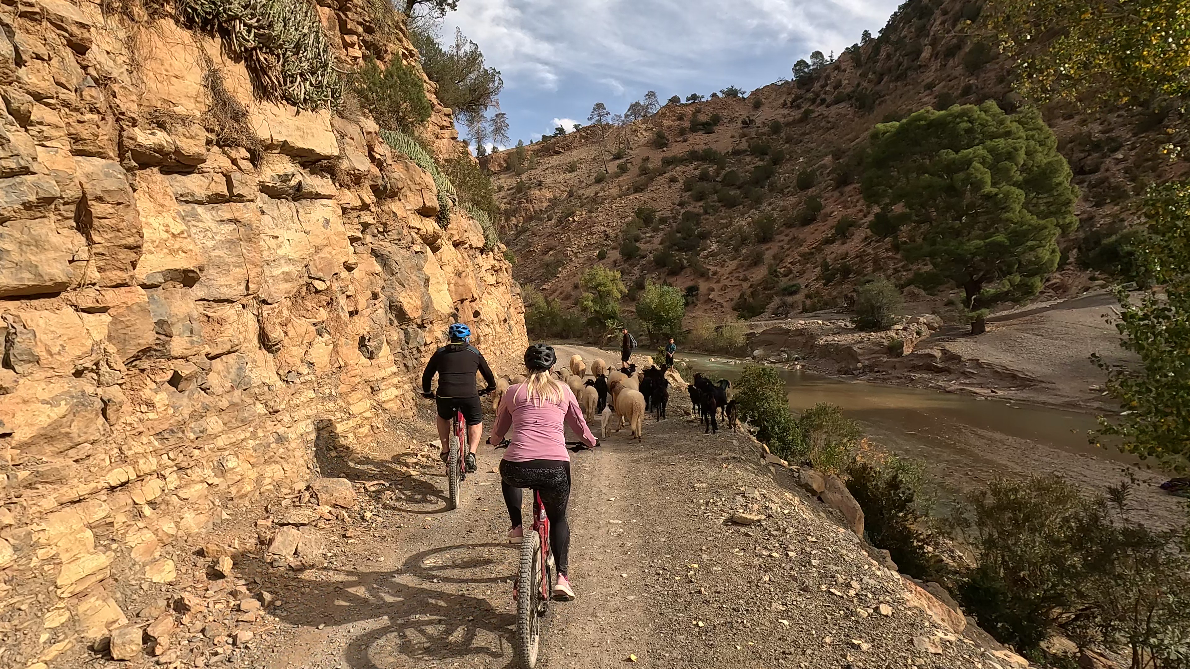 Circuit vélo en famille dans les montagnes de l'Atlas | 3 jours d'aventures à vélo